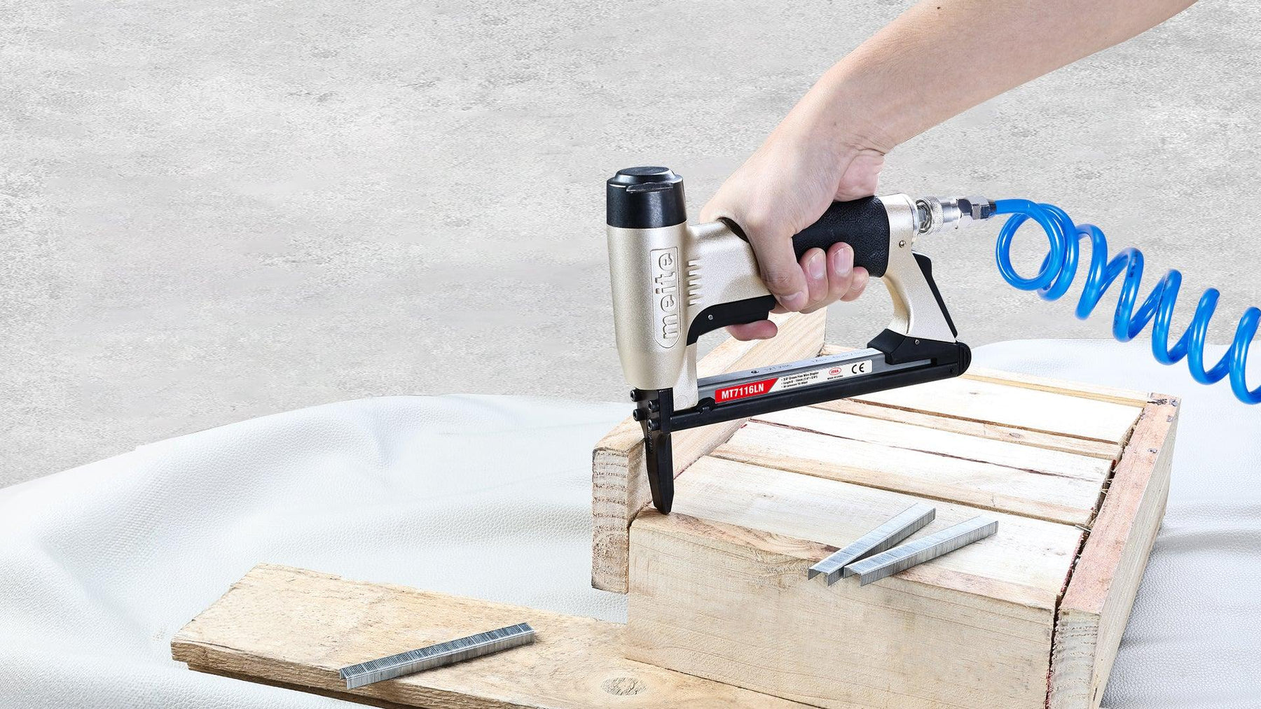 22 Gauge 71 Series Long Nose Pneumatic Upholstery Stapler: MT7116LN - MEITE USA
