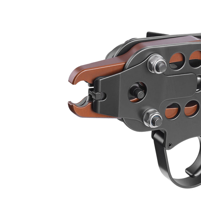 Close-up of Jaw of Meite USA SC7C15Ga 3/4" Crown Pneumatic Hog Ring Tool in white background